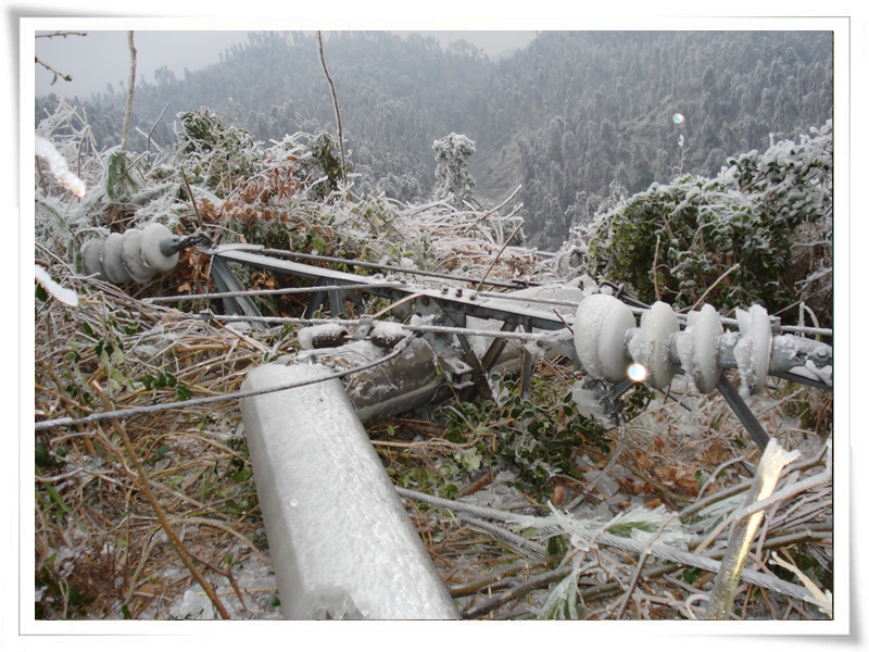 冰雪中的抢险队--记四川成蜀电力抢险队