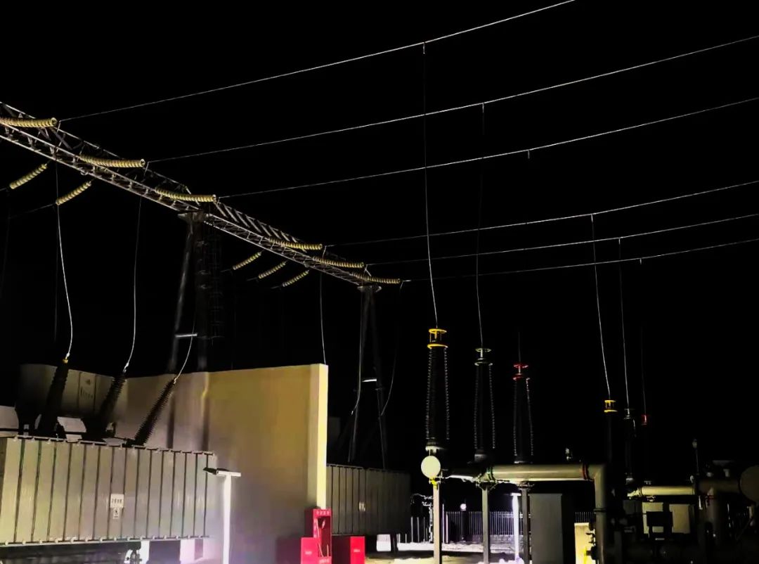 承德围场朝阳湾（300MW）220kV汇流站项目一次性倒送电成功
