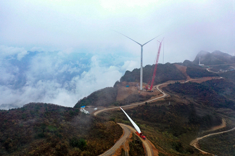 黔江五福岭风电场项目（80MW）首台风机吊装成功